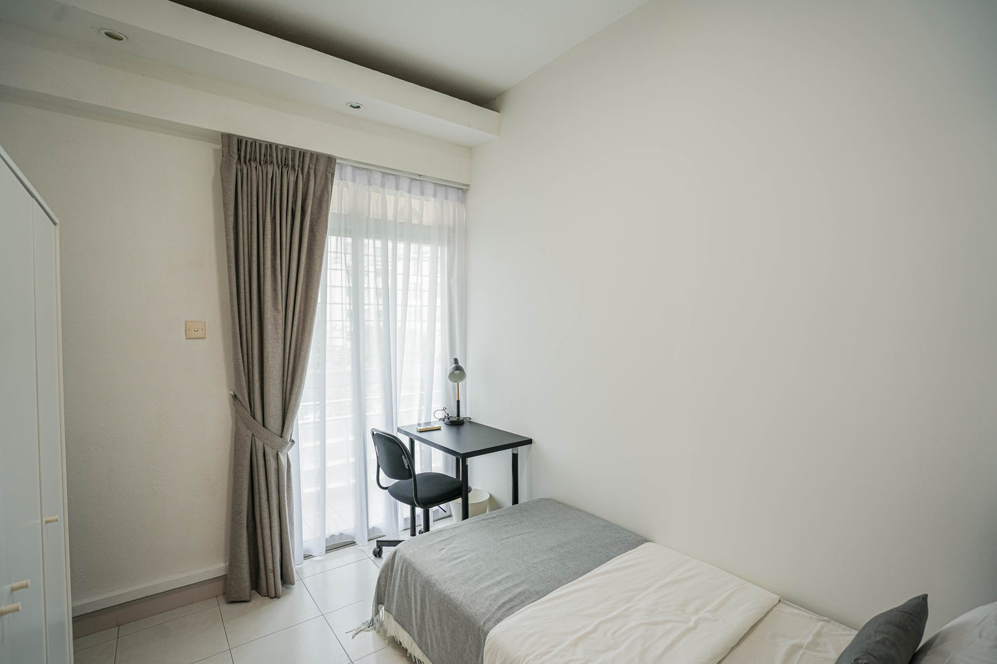 Common Bedroom with Balcony